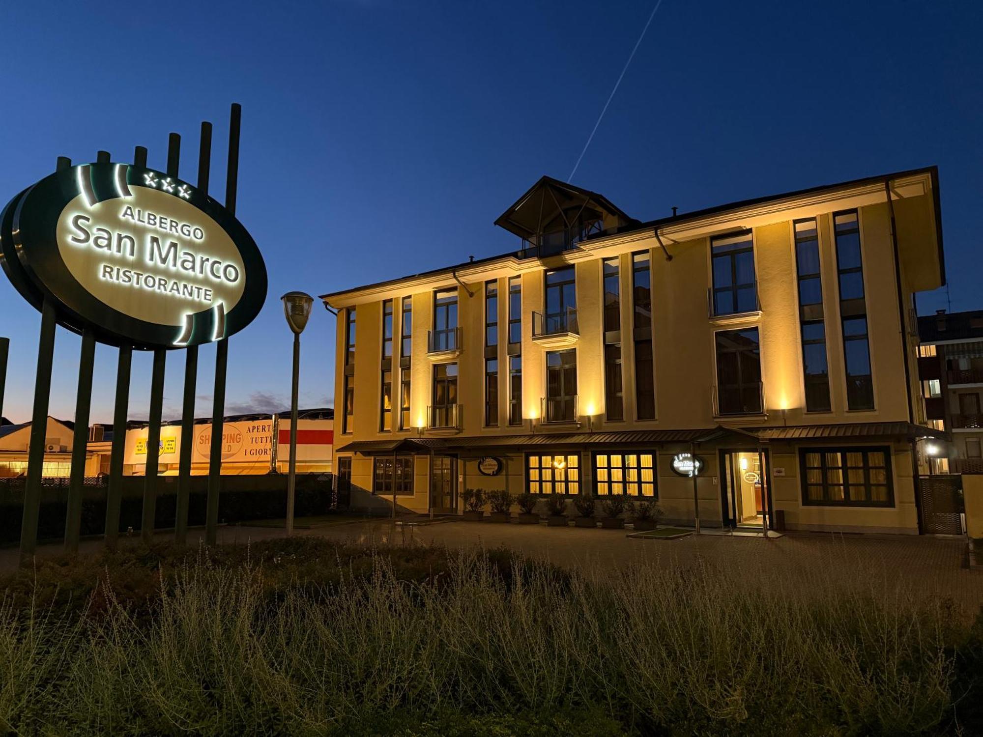 Albergo Ristorante San Marco Карманьола Екстериор снимка