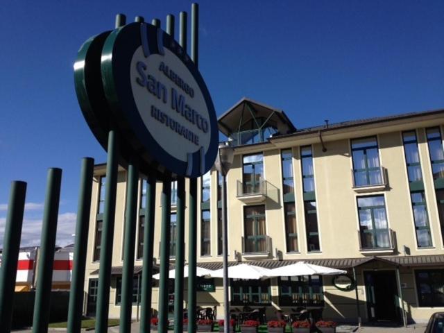 Albergo Ristorante San Marco Карманьола Екстериор снимка