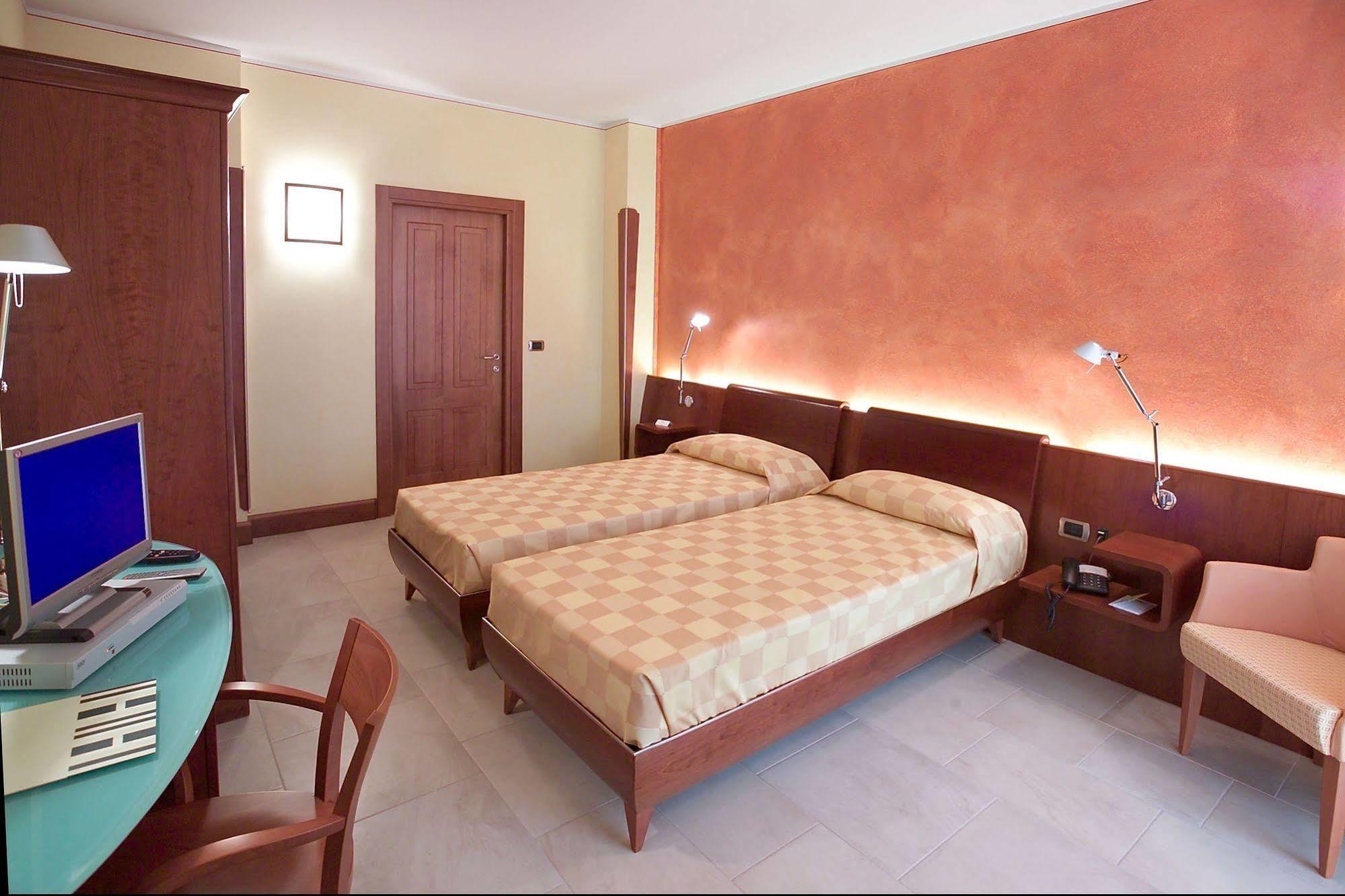 Albergo Ristorante San Marco Карманьола Екстериор снимка