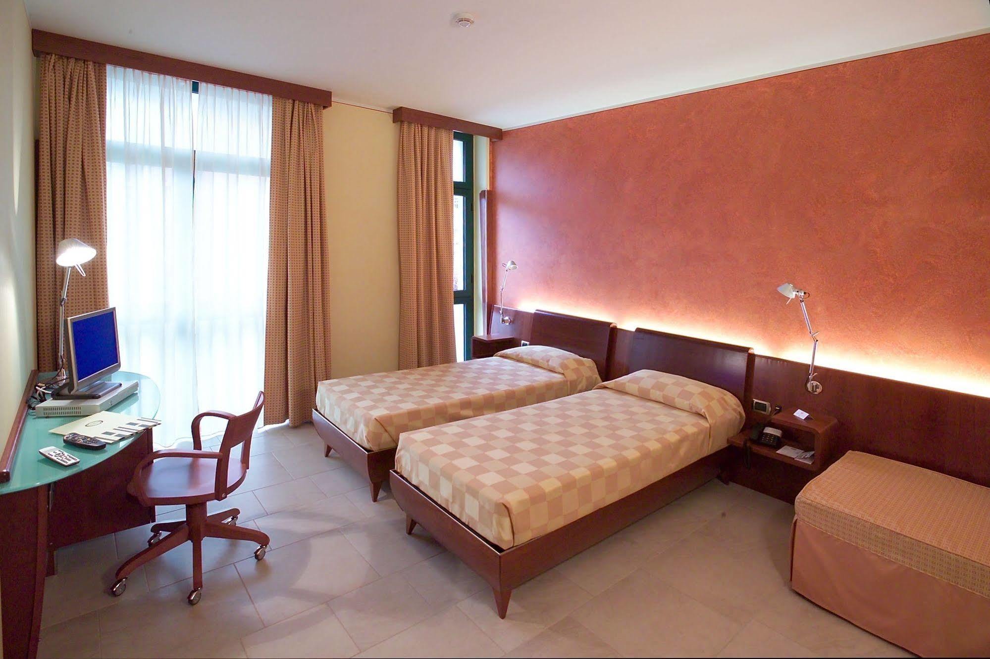 Albergo Ristorante San Marco Карманьола Екстериор снимка