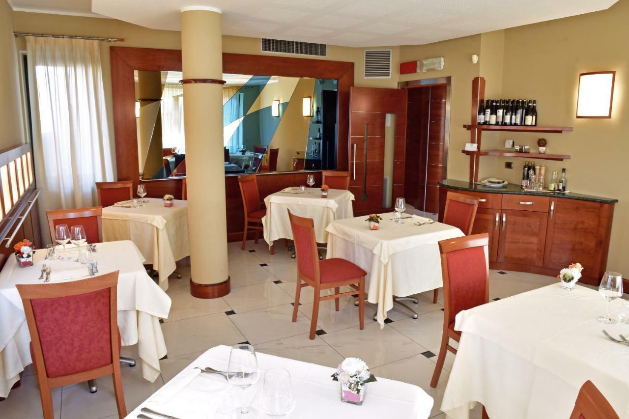 Albergo Ristorante San Marco Карманьола Екстериор снимка